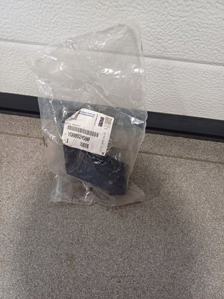 Напрямна бампера задній нижній opel crossland x yq00824580 13478139 Зі Шроту