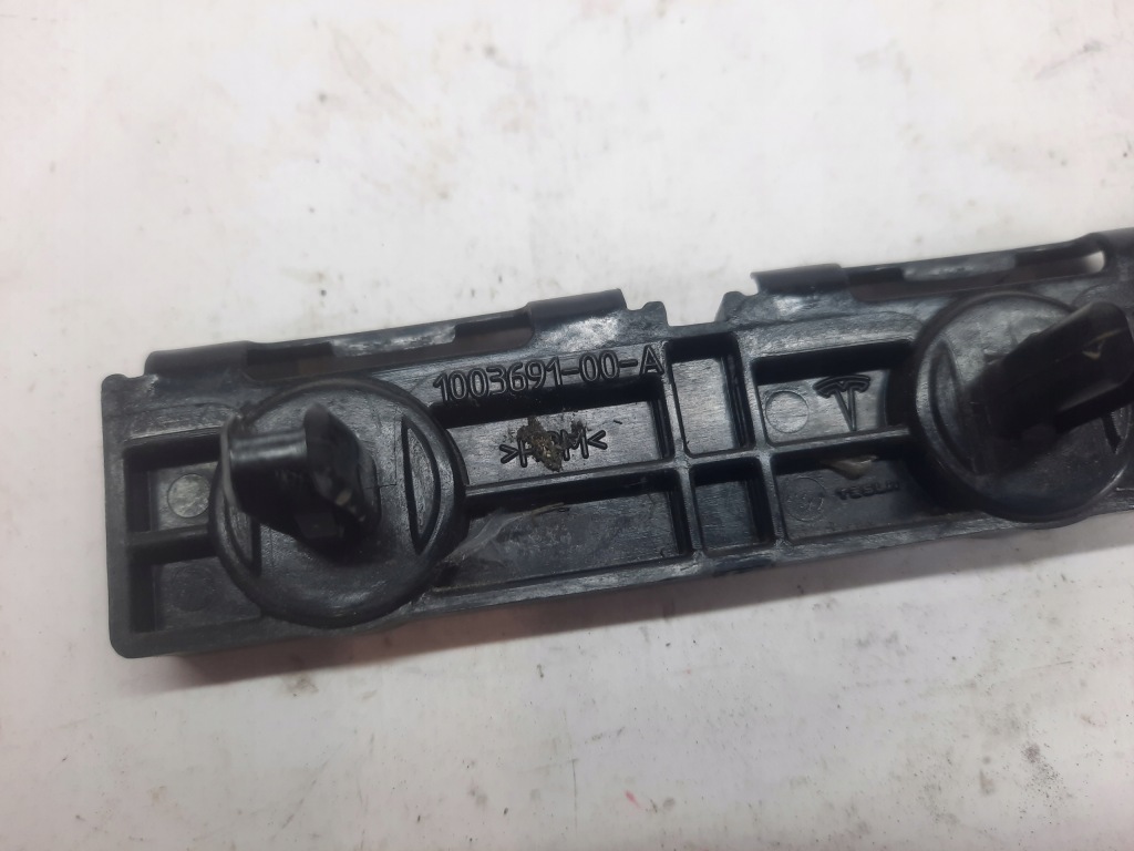 Кронштейн  кронштейн порог задний tesla model s Оригинал