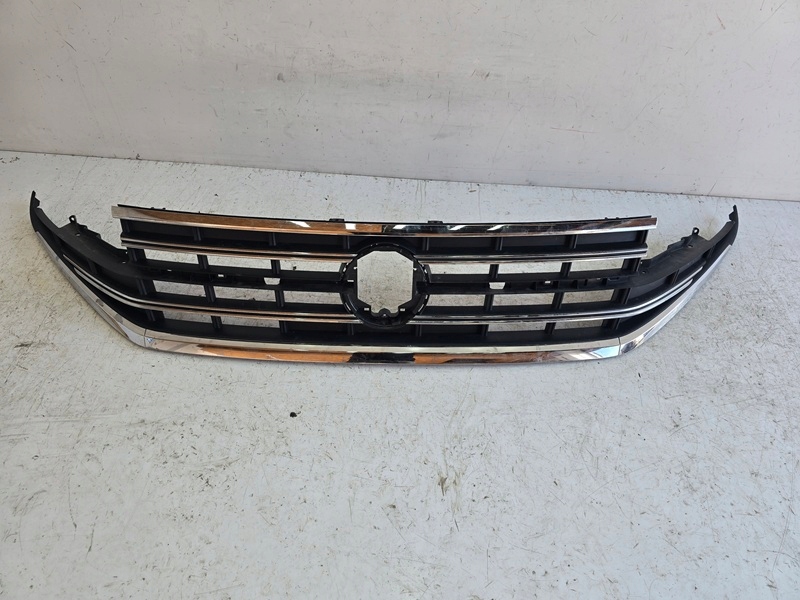 фото №1, Vw touareg iii 760 lift решётка радиатора