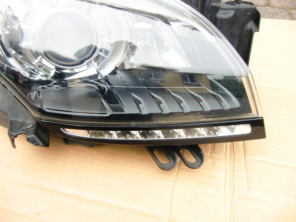 Фара правий кронштейн  led renault megane 3 рестайлінг  ксенон гарний стан Ціна
