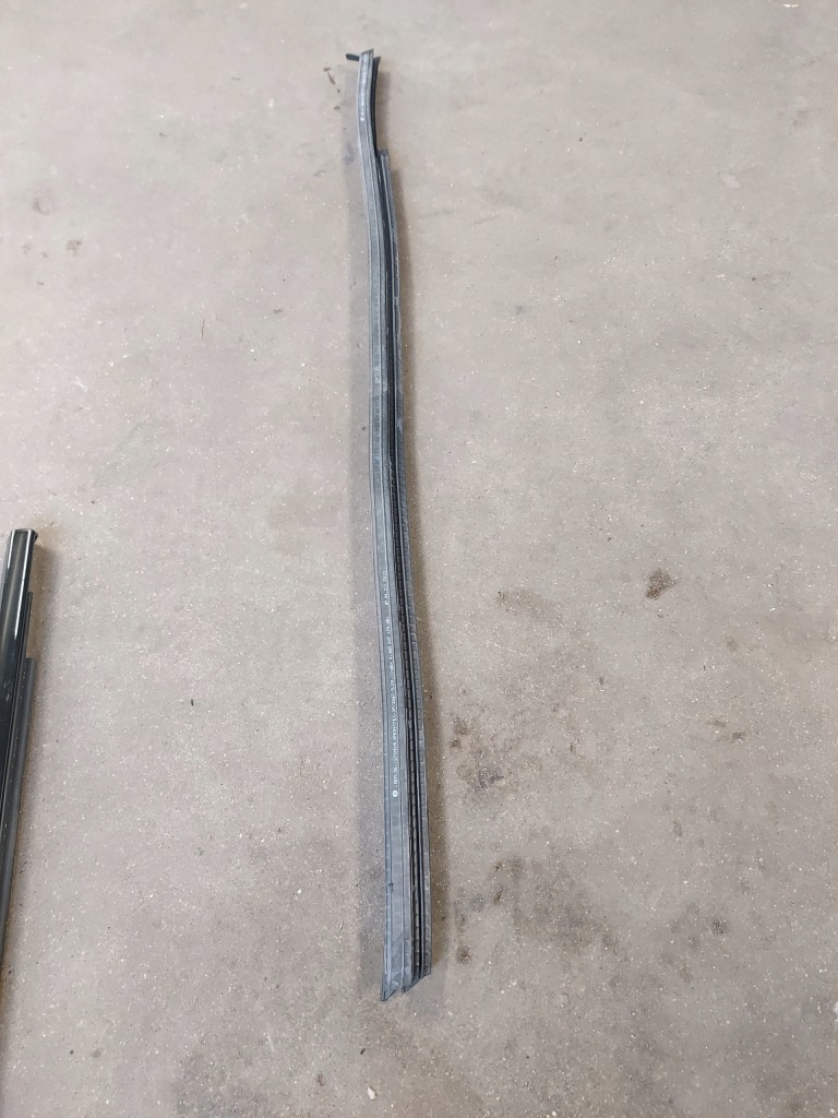 фото №1, Bentley bentayga прокладка дверь левый перед 18r 36a837479