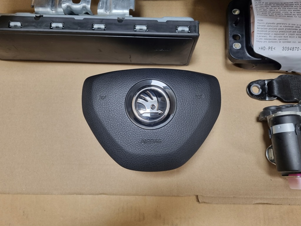 фото №6, Skoda karoq приборная панель консоль оригинал подушка безопасности водитель колено пассажир ремни