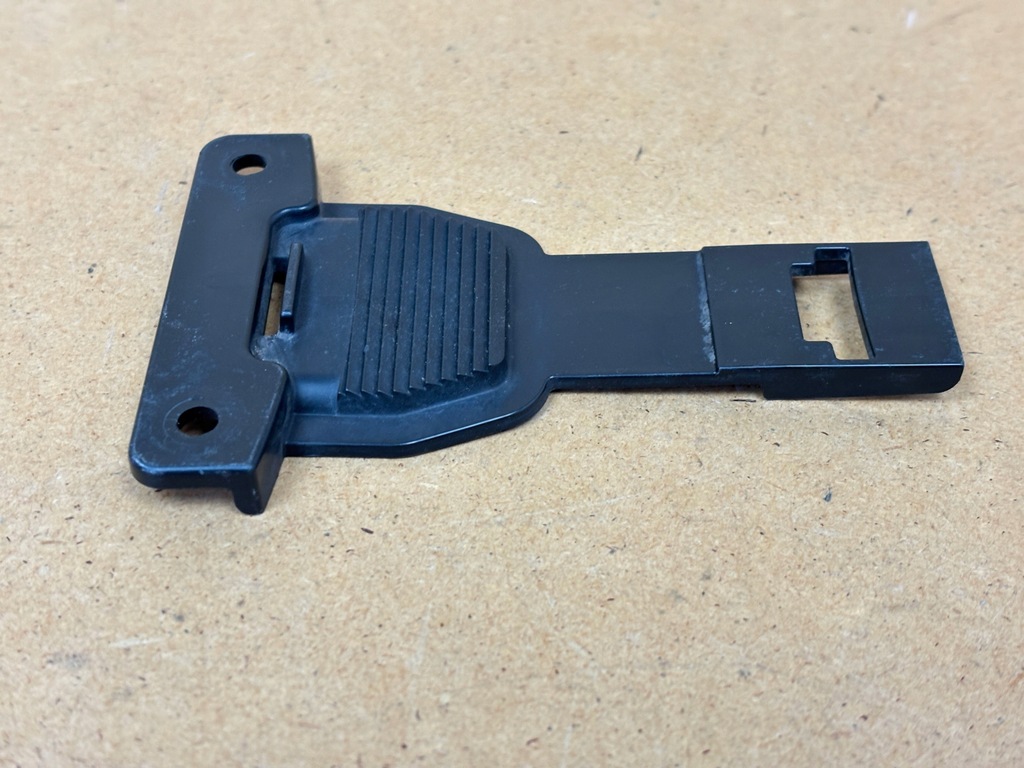 фото №4, Кронштейн решётка mazda 6 gl