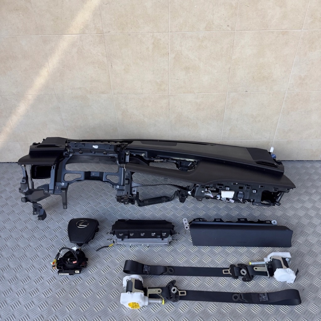 Купить Приборная панель панель  подушка безопасности lexus ux 250h hybrid 2019 rok