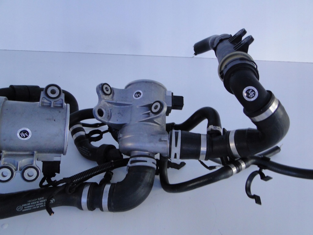 Mercedes glc x253 253 f-cell помпа шланг води охолодження ланок на wodór в Україні