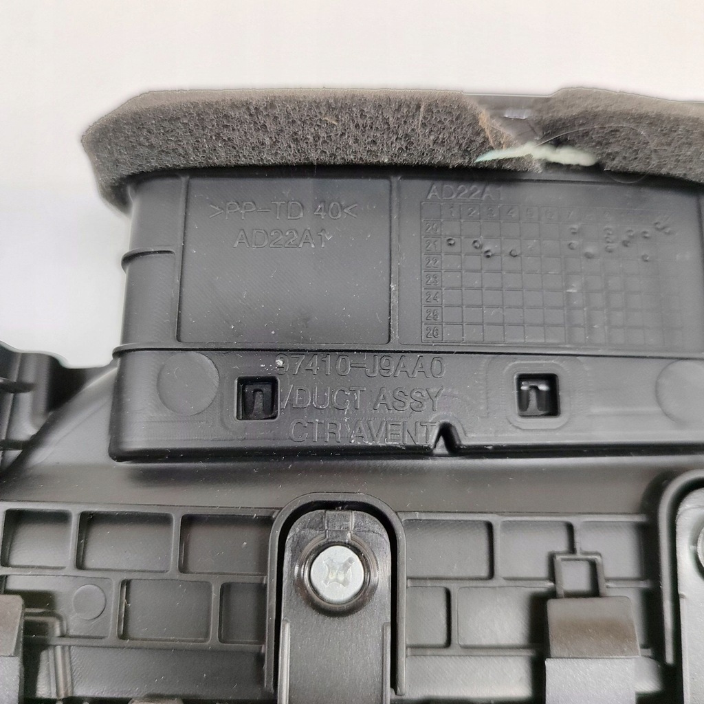 фото №6, Hyundai kona i 2022 форсунки / решётки обдув панели приборной панели