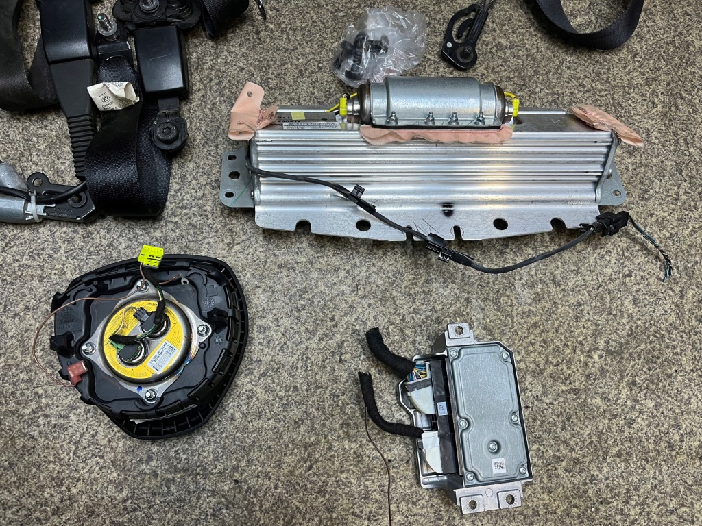 Подушка водителя ремни перед задняя натяжители модуль подушка безопасности bmw e70 x5 рестайлинг  комплект Недорого