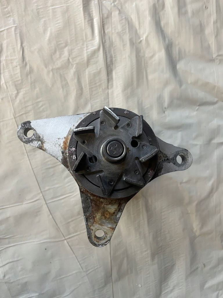 фото №1, Range rover sport l320 насос wody двигун 2,7 lr009324