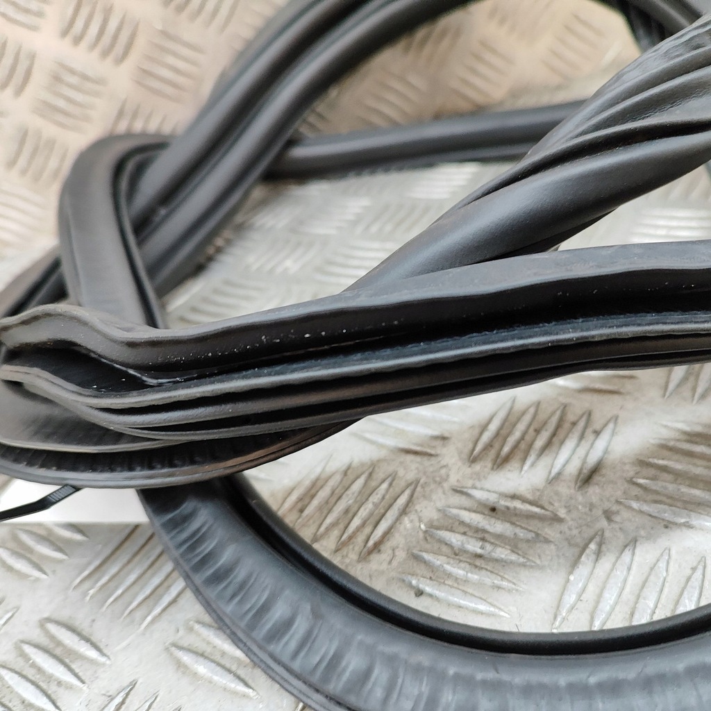 фото №7, Audi a4 s4 b9 8w 2023 права сторона гумовий прокладка двері задніх