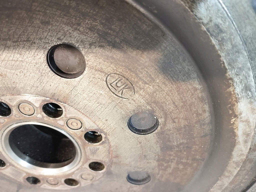 Купить Колесо маховик двухмассовый двухмассовый маховик lexus is 220 2.2 d 177 km luk