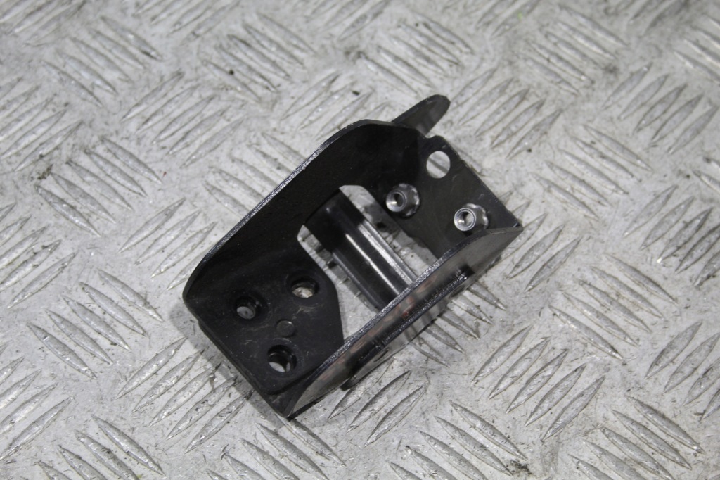 Купить Кронштейн кронштейн поперечина правый  перед stelvio