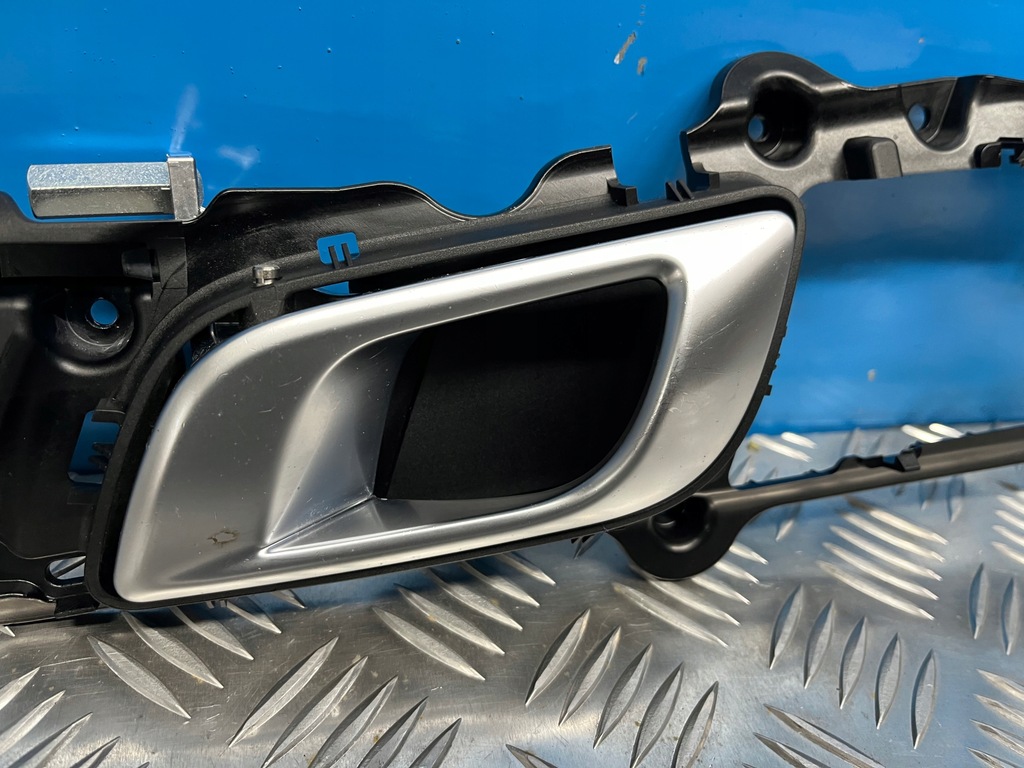 фото №2, Mercedes slk r172 ручка внутренняя правая основание