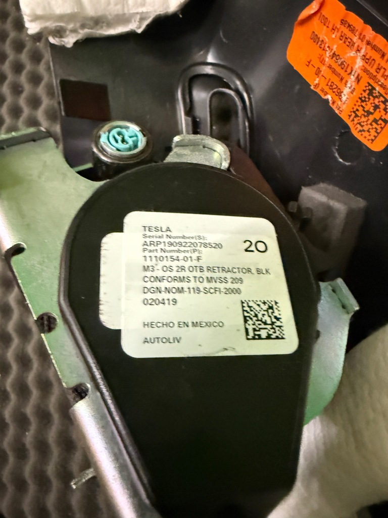 1086281-00-f захист стійка c ремінь безпеки tesla model 3 1110154-01-f Зі Шроту