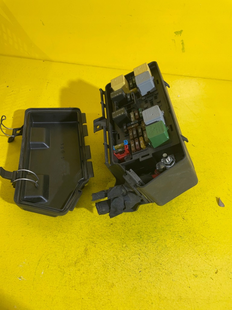 Купити Mercedes ml350 коробка запобіжників