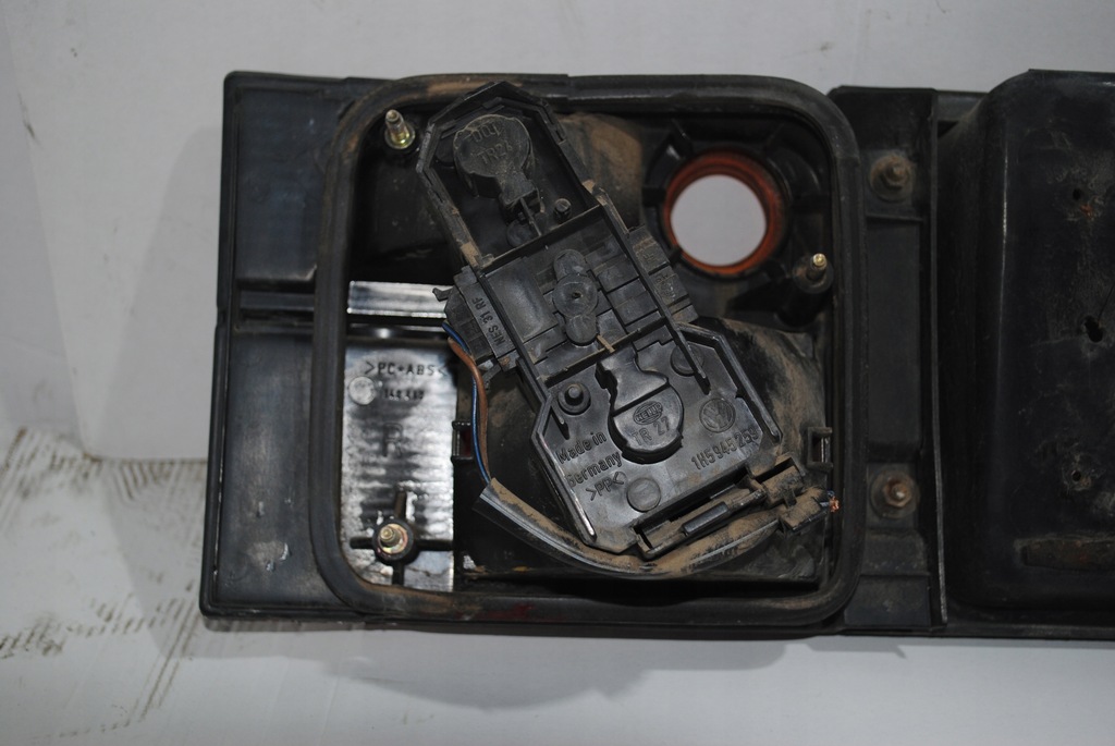 фото №6, Накладка задняя крышки лампы vw vento hella 1h5853481