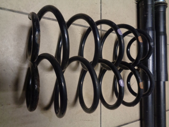 фото №4, Пружини задня toyota iq