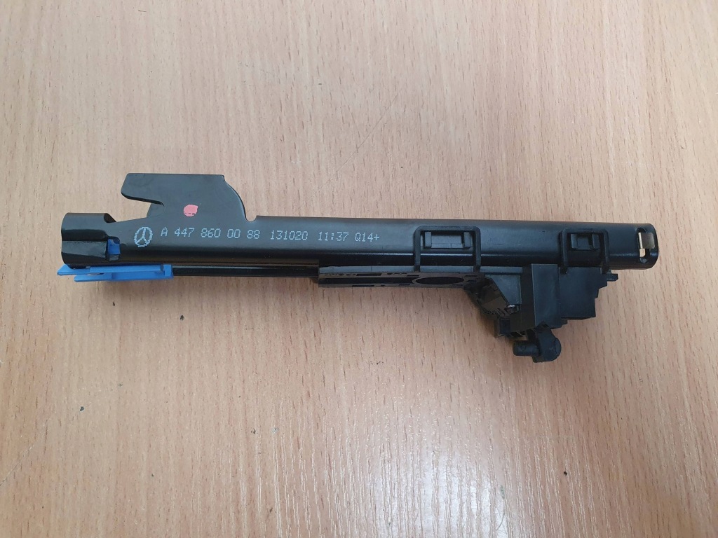 Ползунок регулировки поперечина безопасности mercedes vito viano w447 a4478600087 Цена