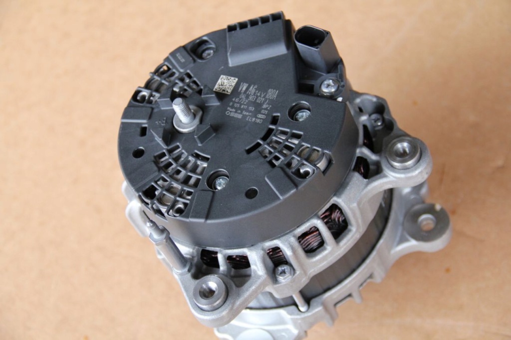 Генератор vw audi skoda 2.0 tdi 180a 04l903021j Недорого