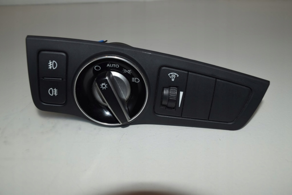 фото №1, Hyundai i40 панель перемикач світла