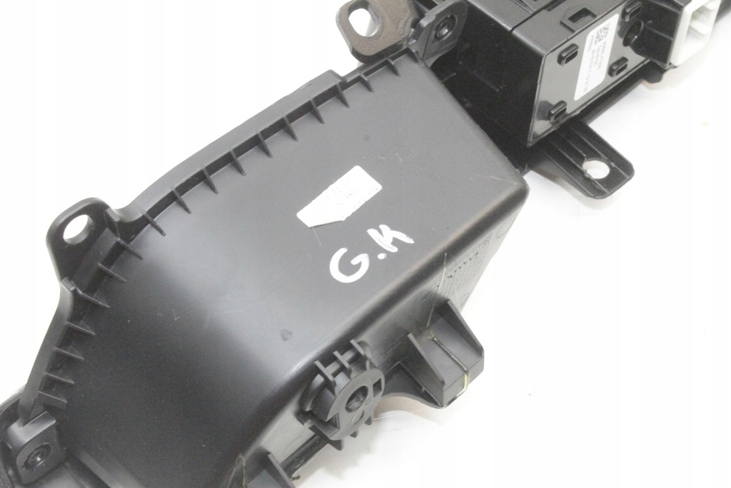 фото №8, Кнопка управление окон задних левых дверь kia sportage ql 93590f1020