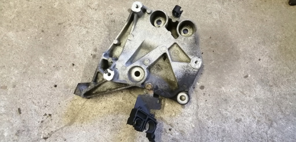 фото №1, Alfa romeo giulietta 1.6 jtdm кронштейн компресора