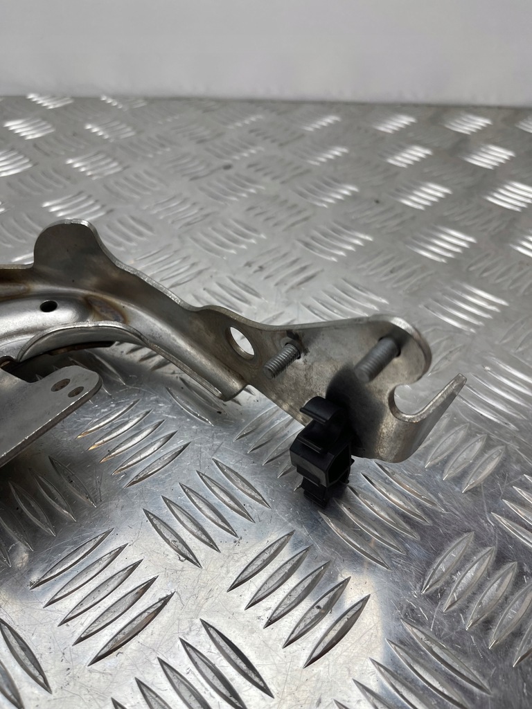 фото №8, Volvo s90 кронштейн кронштейн коробки 31697445