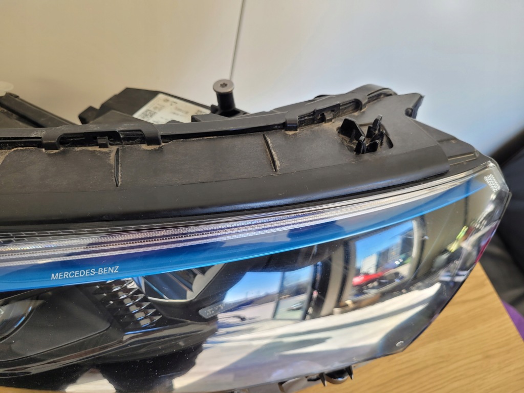 Купити Лампа передня права фара правий mercedes eqa eqb w243 a2439062801kz