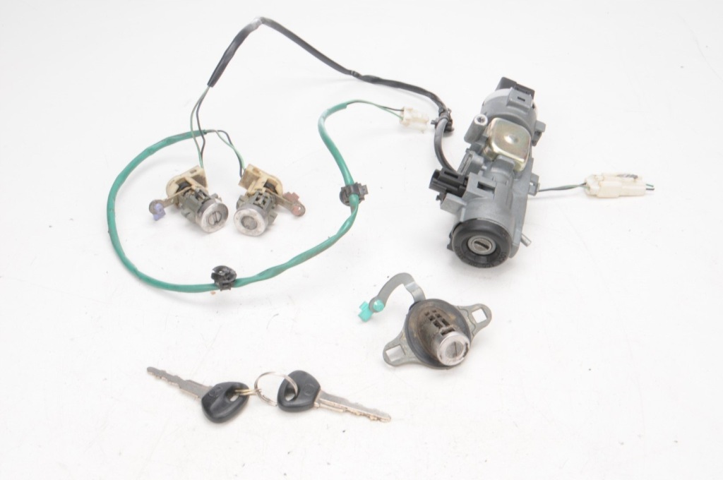 Купити Mazda mpv 2 вкладка замка+ замок запалювання+ ключ комплект