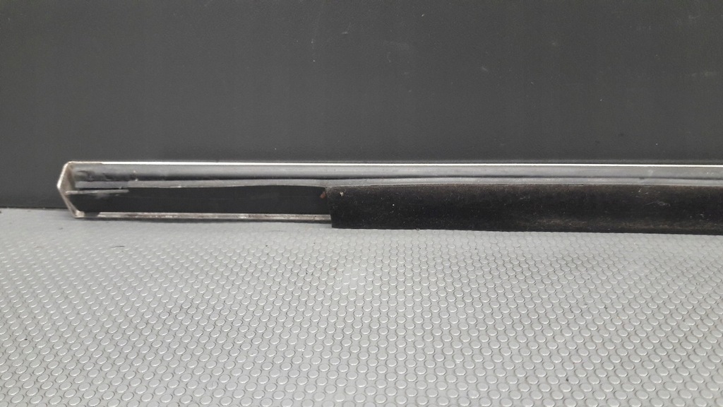 фото №8, Молдинг ущільнювач двері правий задня porsche cayenne