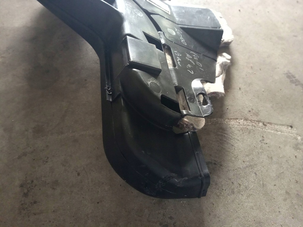 фото №8, Audi a8 s8 d2 4d 2000 частина труби впуску повітря 4d1819801