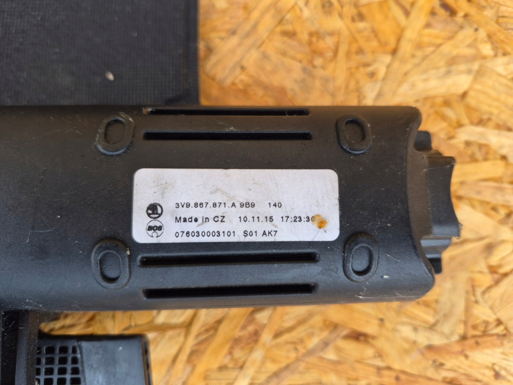 Шторка багажника skoda superb 3 універсал 3v9867871a Зі Шроту