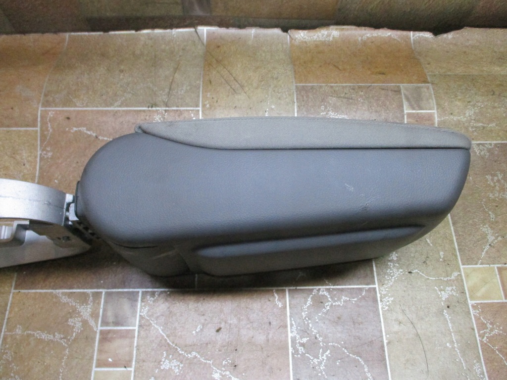 фото №4, Подлокотник audi a6 c6 szary материал