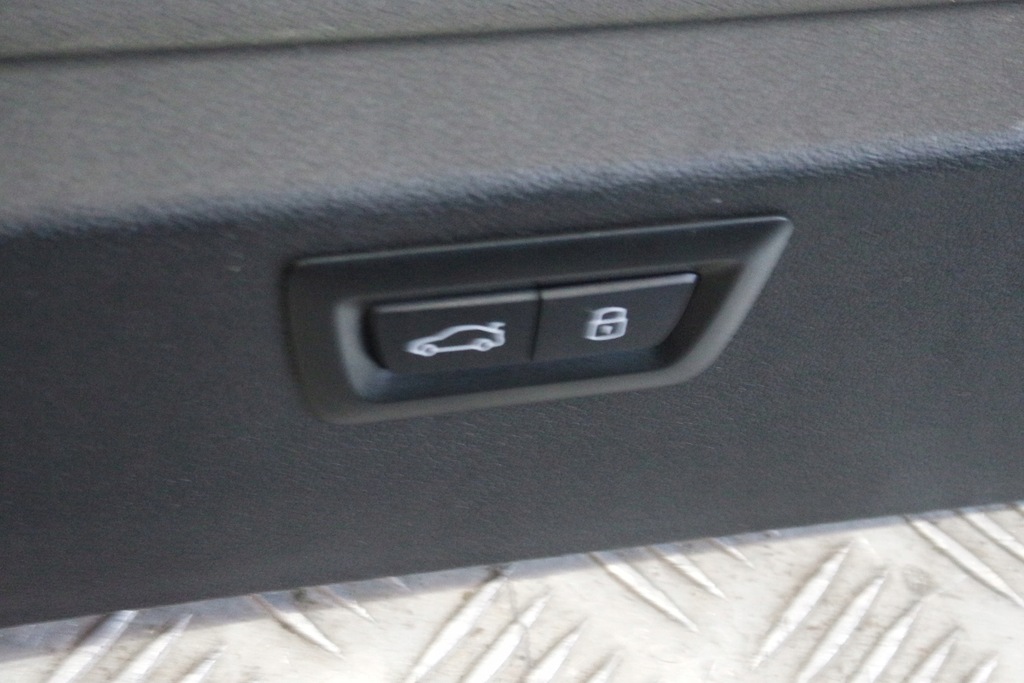 фото №8, Элементы багажника обивка bmw xm g09