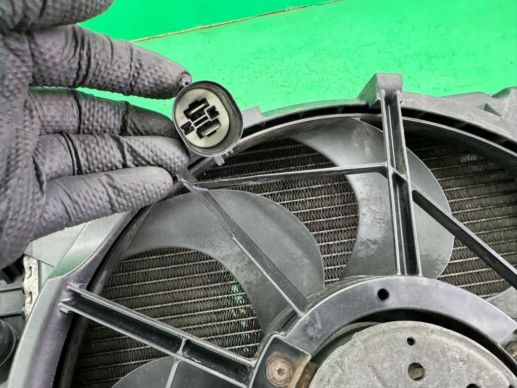 Комплект радиатор воды кондиционера вентилятор volvo c30 1.6d 06- v50 s40 Недорого