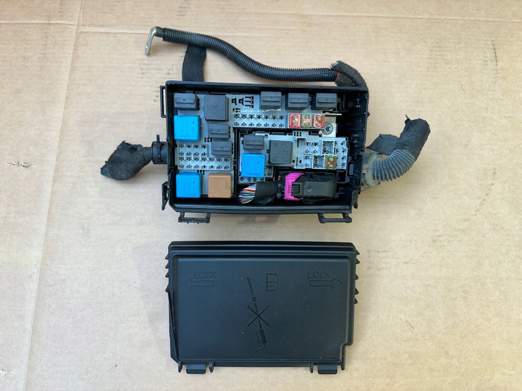 фото №1, Opel meriva b 1.4 turbo коробка запобіжників реле