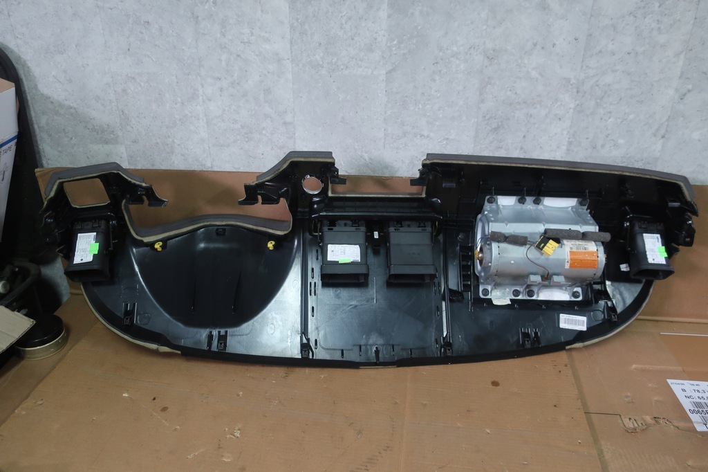 фото №9, Volvo v50 s40 c30 приборная панель приборная консоль ремни 04-12 europa beż