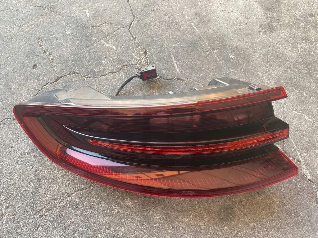 фото №1, Porsche macan 95b лампа задняя левый led 95b945095k