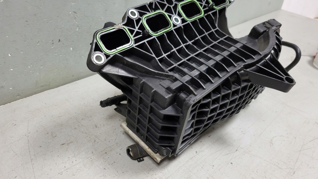 Колектор впускний  інтеркулер volkswagen golf v 1.4tsi 03c145749b Недорого