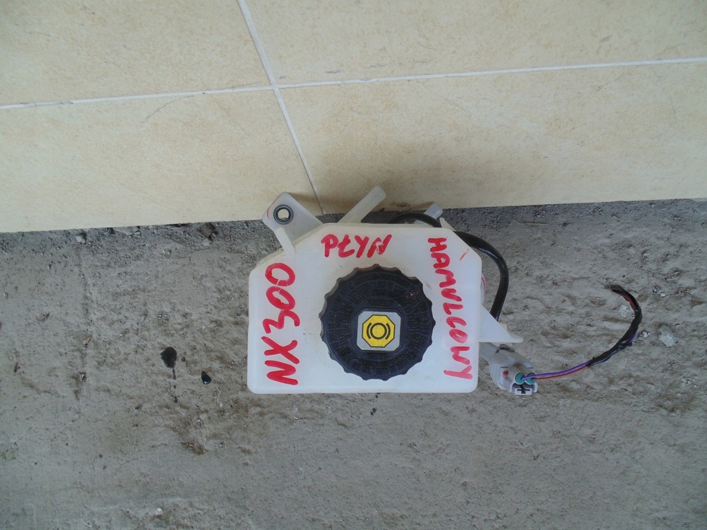 фото №1, Бачок жидкость тормозной lexus nx300 2017 rok