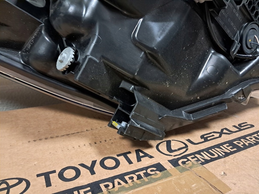 фото №11, Toyota c-hr chr i lift 20- лампа права перед full led 81130-f4281 idealna