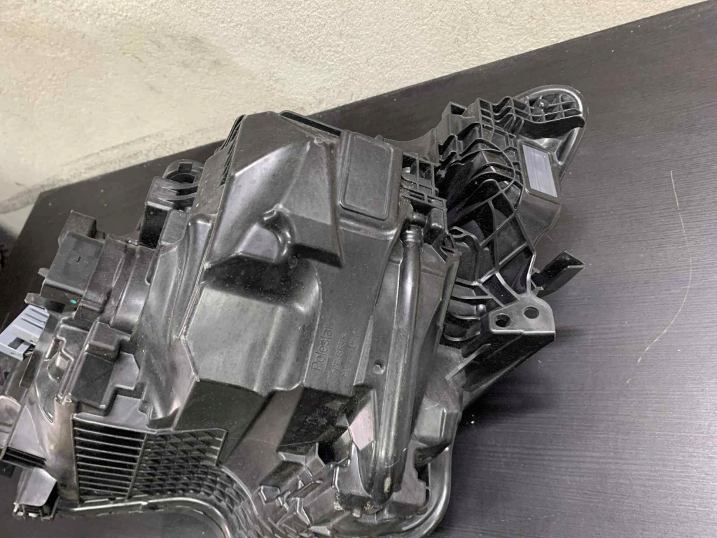 Polestar 2 лампа права pixel led 31698071 t141000021114 Київ