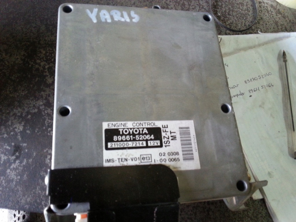 фото №1, Toyota yaris i 1.0 99-05 - бортовой компьютер 8966152064