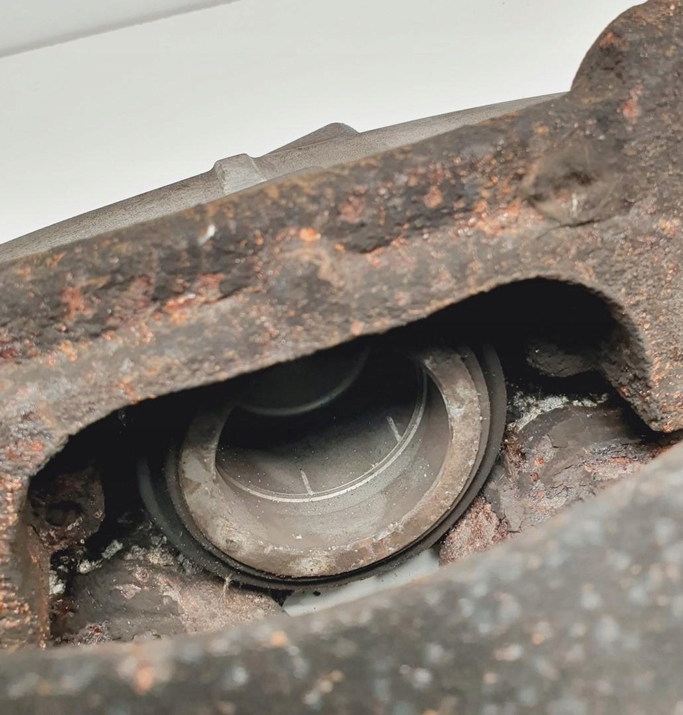 фото №5, Супорт гальмівний правий перед volvo xc70 ii 2.4 d