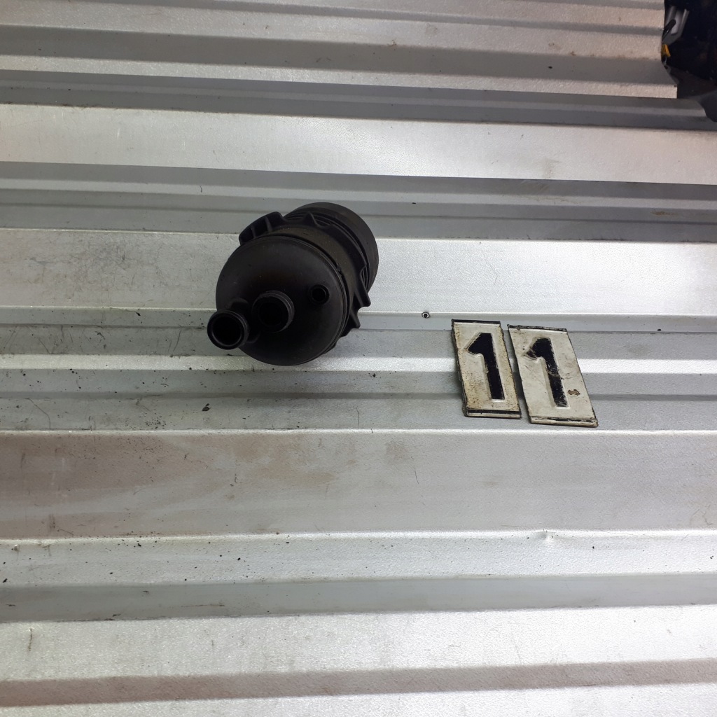 фото №1, Audi a6 c 62.7 tdi корпус фильтра масла 8558686