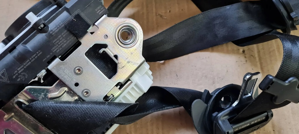 фото №14, S3 8v sedan a3 pas безопасности левый перед натяжитель 8v5857705h