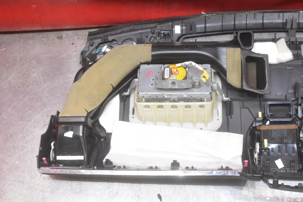 фото №5, Панель приладів приладова консоль панель приладів подушка безпеки eu toyota avensis t27 09-11