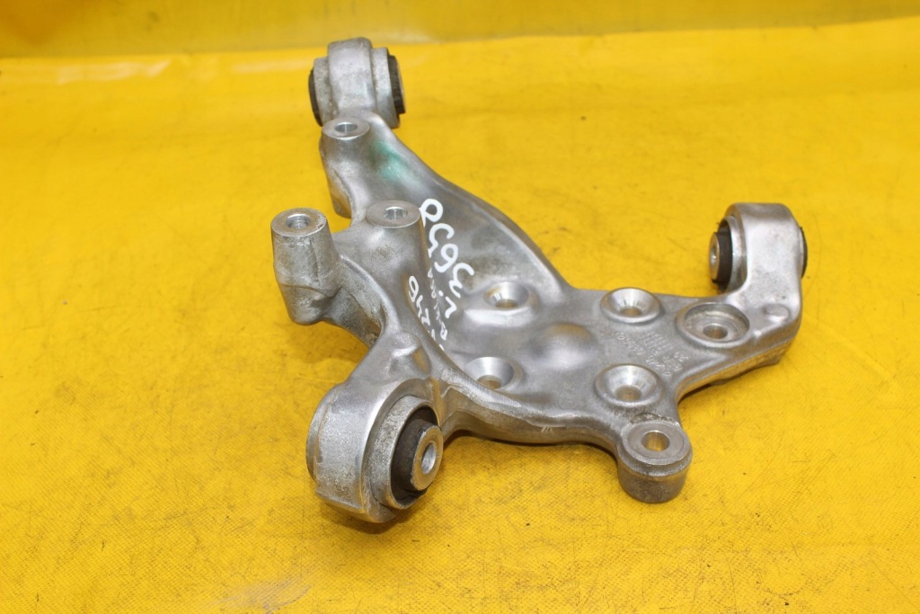 Поворотный кулак левый задний  задняя mercedes w246 b-klasa 2460306 Недорого