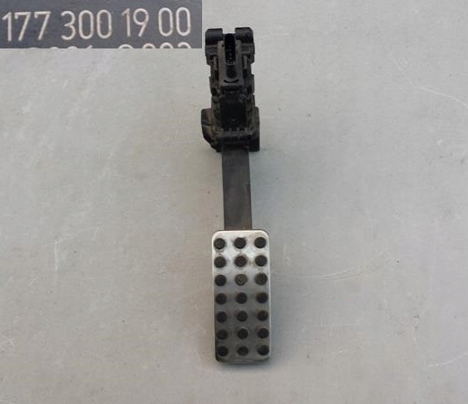 Купити Mercedes cla 118 педаль газу 1773001900
