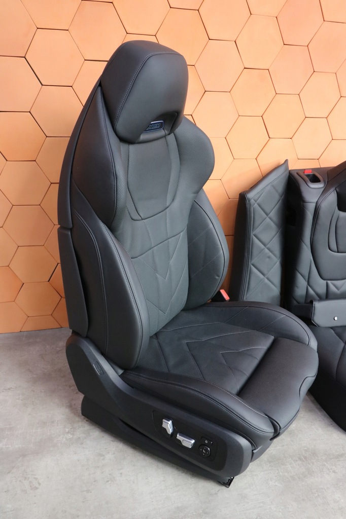 фото №7, Bmw xm x8 g09 салон сиденья заднее сиденье обшивки individual вентиляция массаж