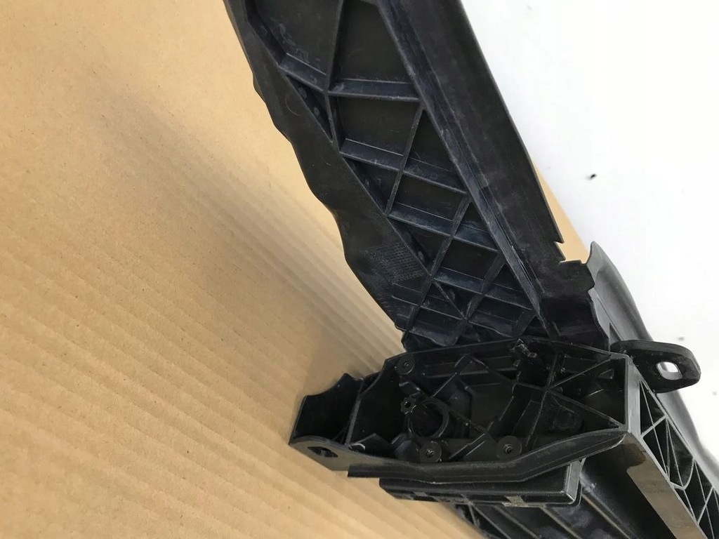 фото №12, Жалюзі audi e-tron 4ke121223 впуск повітропровід повітря